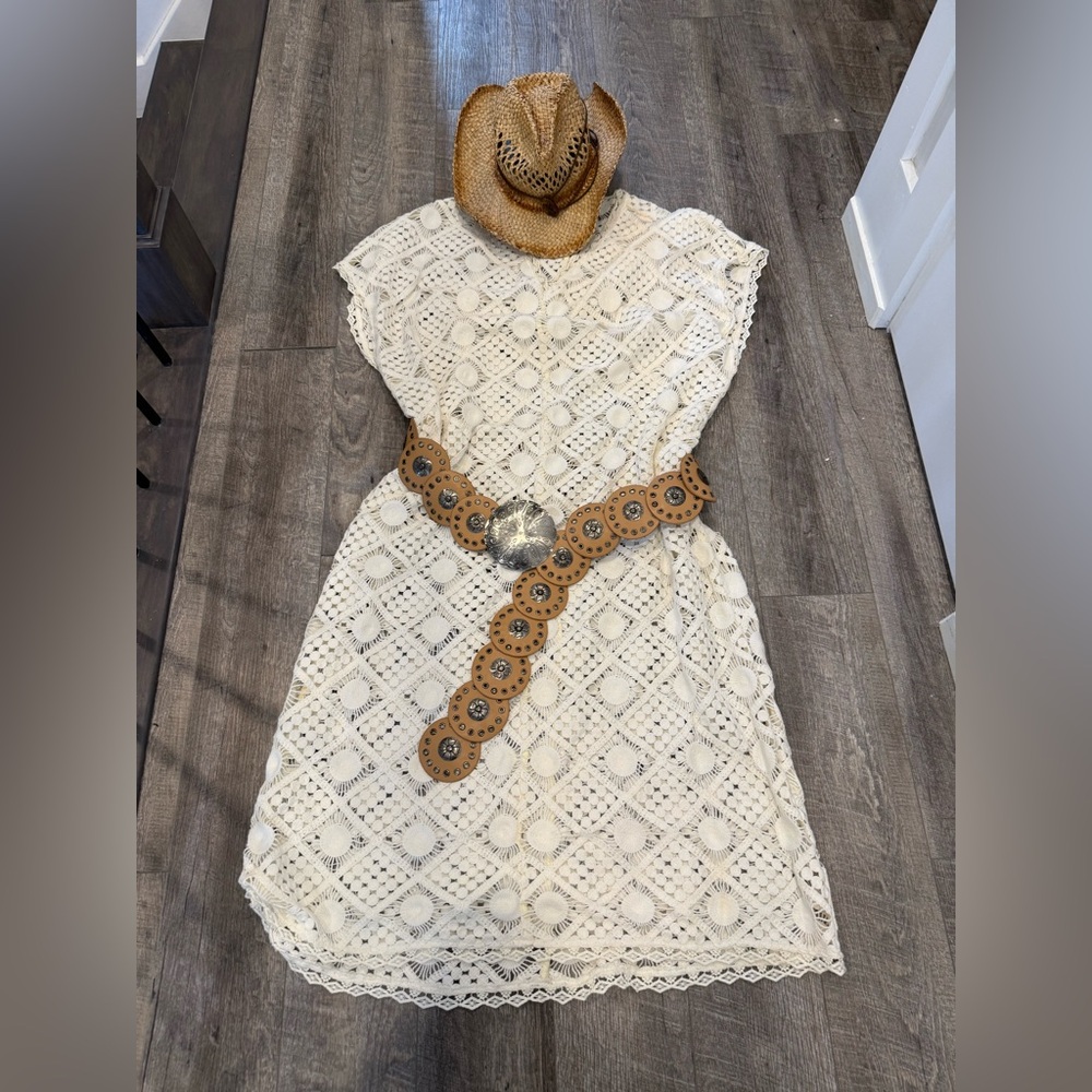 FABULOUS RETRO DISC BELT - BNWOT - TAN